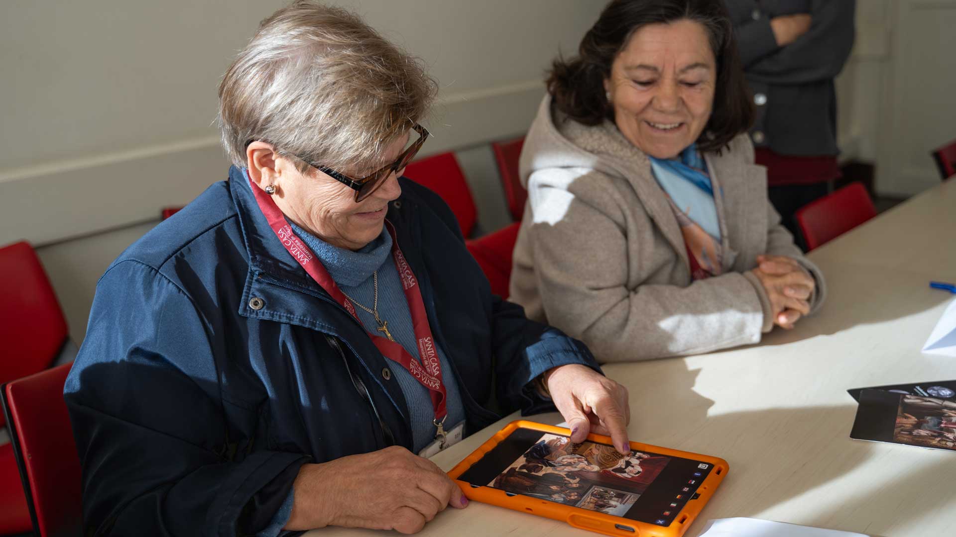 Elder smiling using the Feelif Tablet